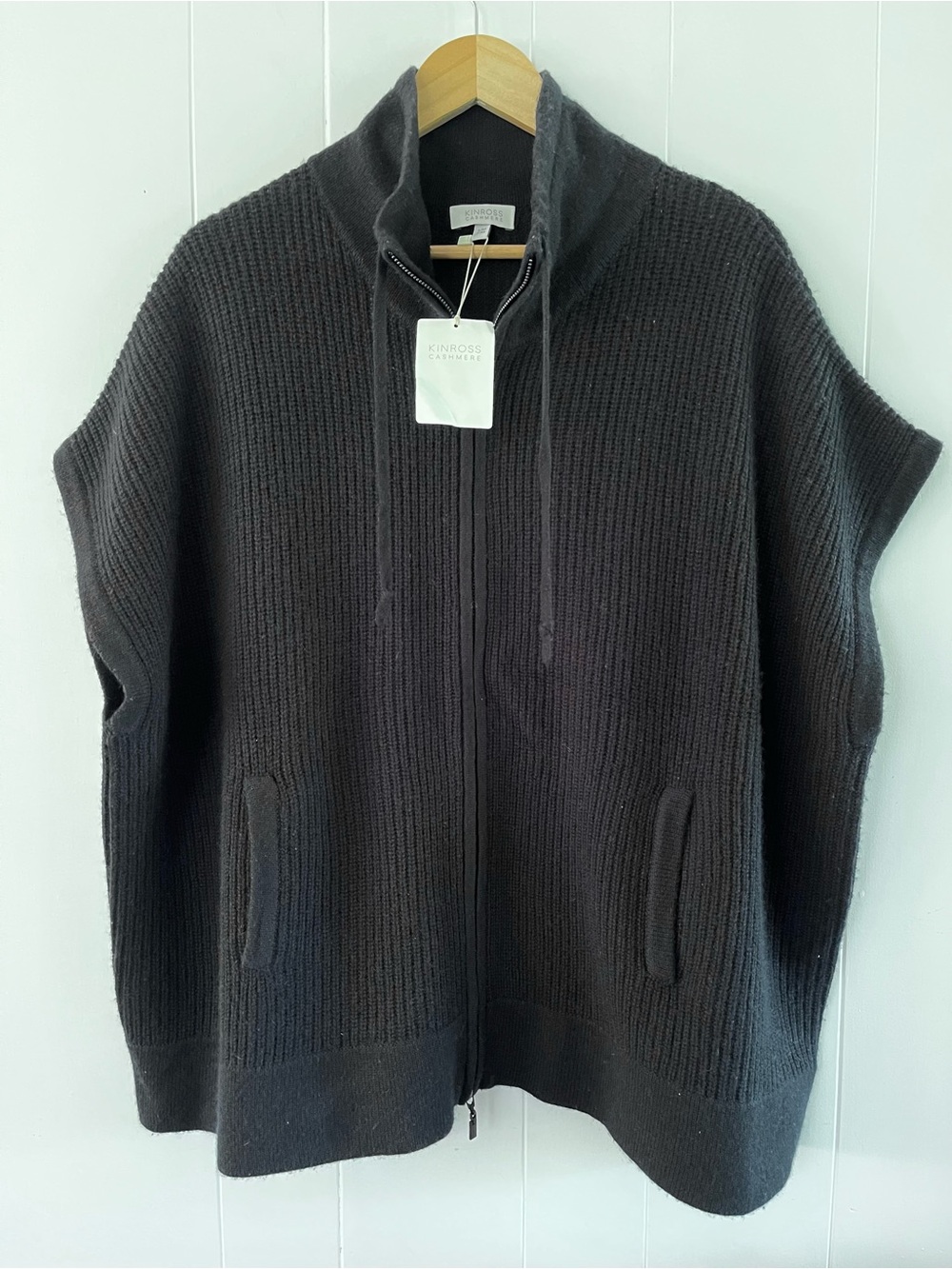 NWT Kinross Cashmere Ribbed Zip Sleeveless Mock Knit Black Wool Vest Zipper